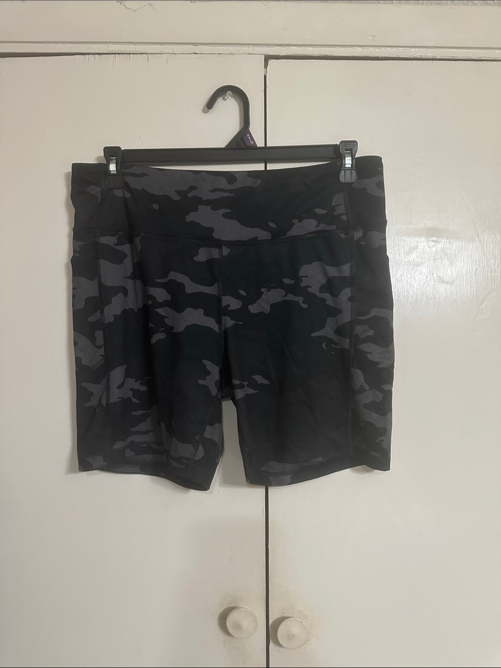 Avia Black & Gray Camouflage Bike Shorts